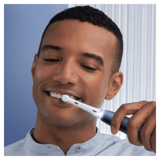 Oral-B iO7 Electric Toothbrush Saphire Blue Acasă